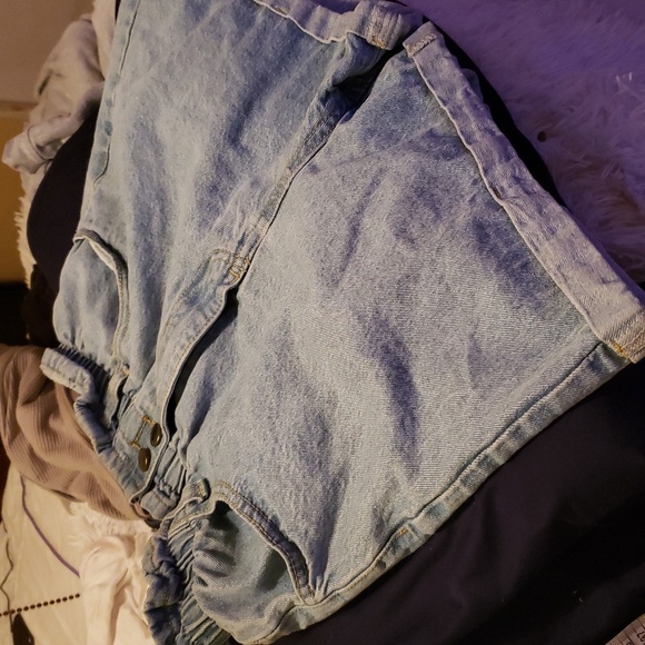 Womans/ Juniors jean shorts - Picture 3 of 4